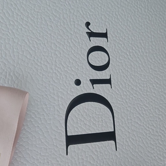 New DIOR box & ribbon 12 1/2 × 9 in - Picture 2 of 6